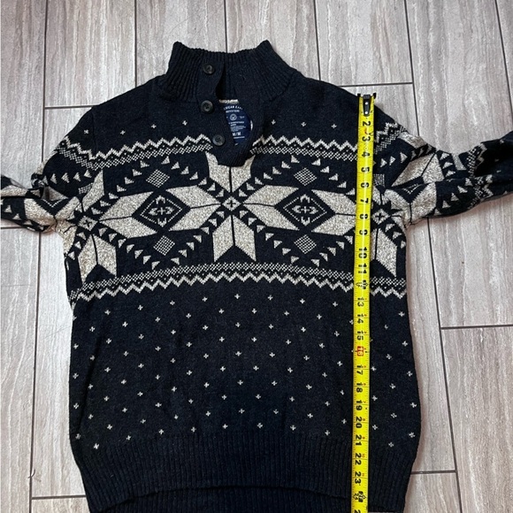 American Eagle Christmas Sweater 1/4 Button Mock Neck Sweater Size Medium - Picture 5 of 6